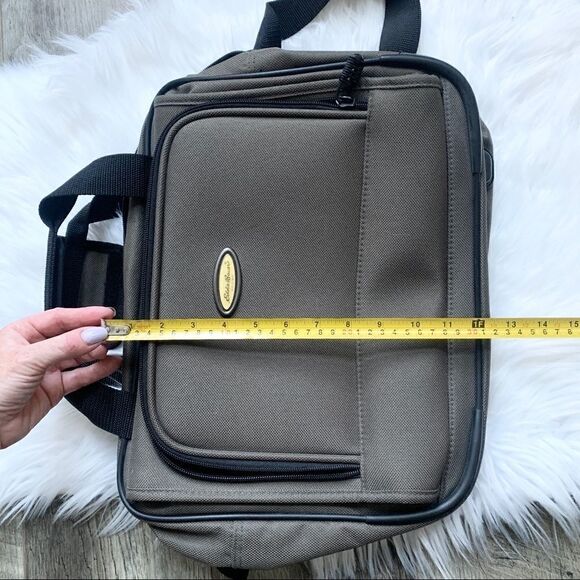 Eddie Bauer Men’s Travel Laptop Carryon Shoulder Bag Olive Green - Picture 9 of 12